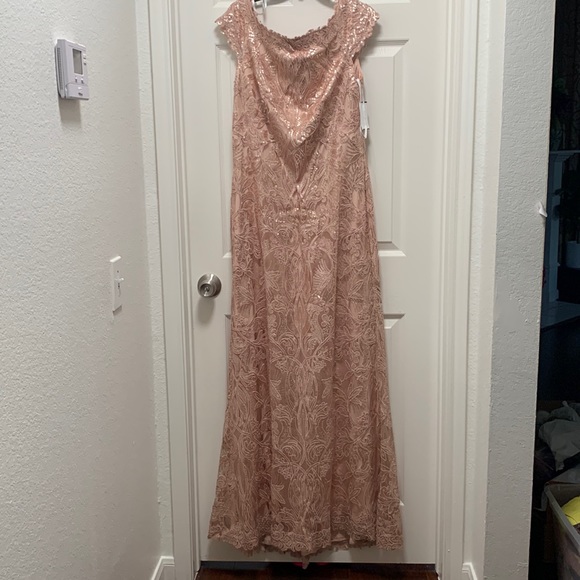 NWT Tadashi Shoji Sequin Floral Lace Off-the-Shoulder Cap Sleeve A-Line Gown - Picture 10 of 16